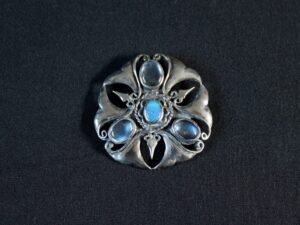 Arts and Crafts silver brooch